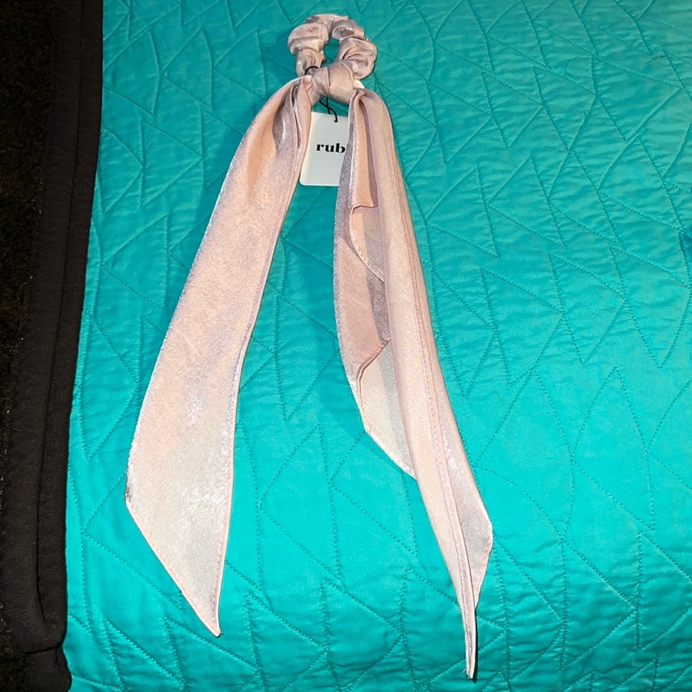 NWT mauve/blush pink scrunchie